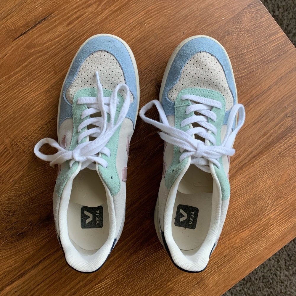 VEJA V10 SNEAKERS